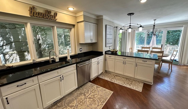 Retreat in the Hills Marvelous 4 bedroom 3 bath house in the woods