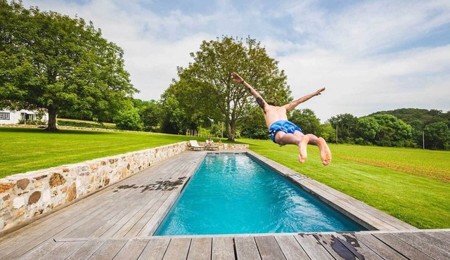 RETREAT KEYWEEK House with Character, Pool, Fireplace, and Garden