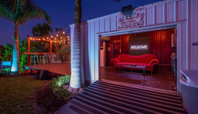 Retreat | Lake Hot Tub Paddle Boards Speakeasy