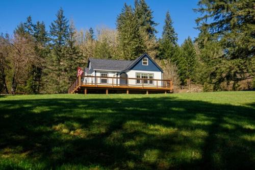 Retreat Near Lewis River Dog-Friendly Adventures