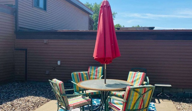 Retreat near the Lake and State Parks of Yankton
