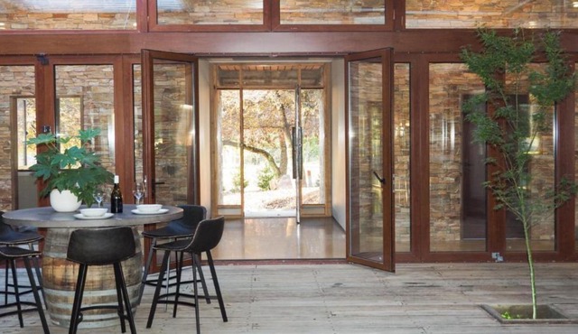 Retreat On Albert - Architectural and Walk Into Town