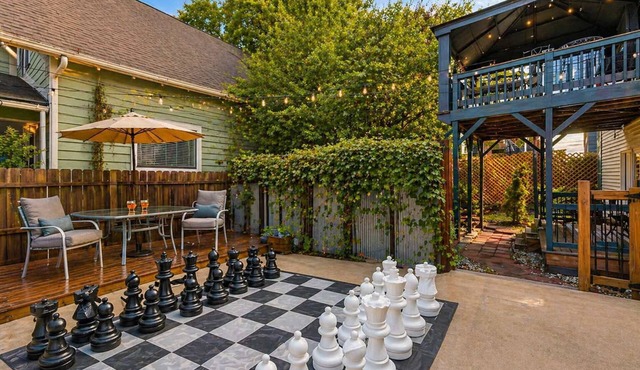 Retreat on Bardstown Road | Yard Derby Delight