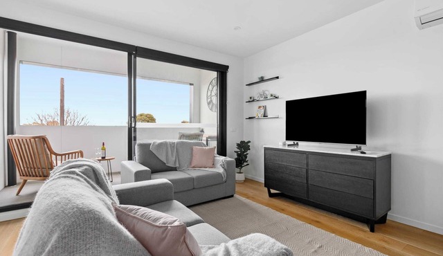 Retreat on Bellerine I 2BR Apartment I Geelong CBD