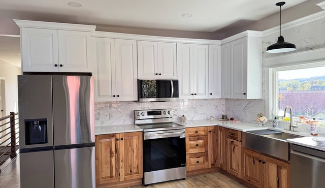 Retreat on Bridge Street - 3 Bed, 2 Bath Luxury Apartment
