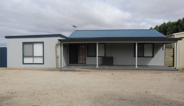 Retreat on Talbot - short walk to shops, pub and beach - Off Peak Special!