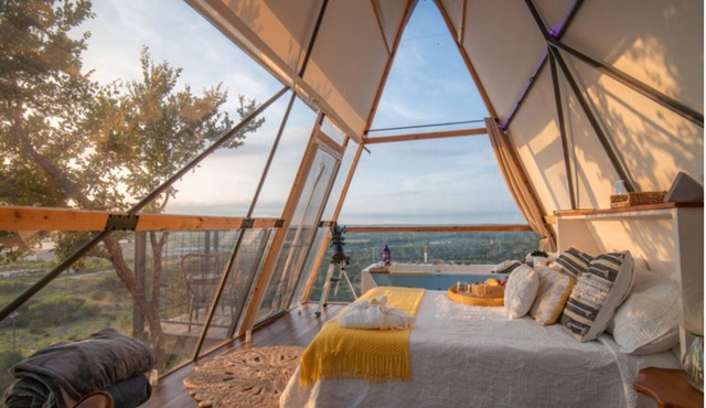 Retreat on the Hill: Sunset Cliff House Epic Views