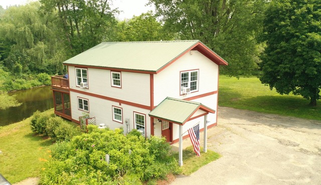 Retreat On The River At Johnson Woolen Mills Store