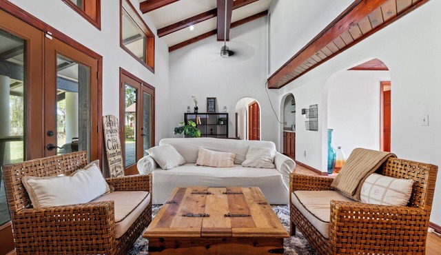 Retreat Style 6BR Home for Families & Groups