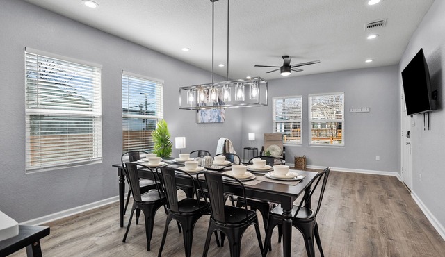 Retreat to a Brand-new Downtown Home 4br/3ba!