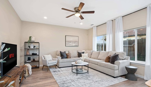 Retreat to a Cozy 3BR Home in Central Sacramento