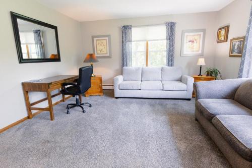 Retreat to Bass Creek 2 BR Apartment A Your Escape