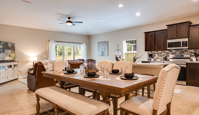 Retreat to Florida Street |New Build on Fleming Island |Pet Friendly |Fenced |King Ensuite |2 Queens