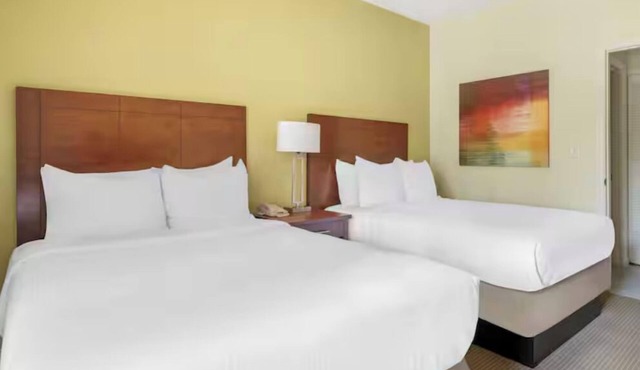Retreat to Spacious Suite Near Disney w/Washer/Dryer + Full Cooking Facilities