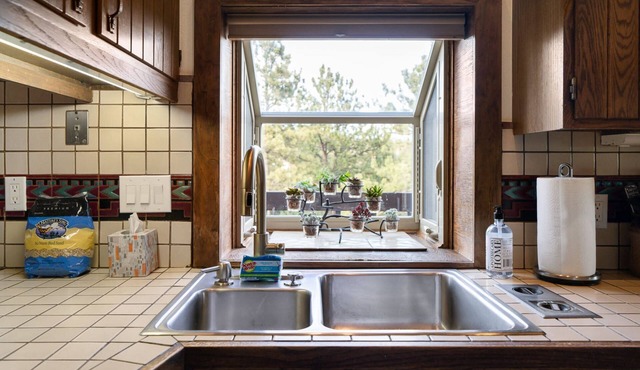 Retreat to the Enchanted Forest.Great Views.Hot Tub!