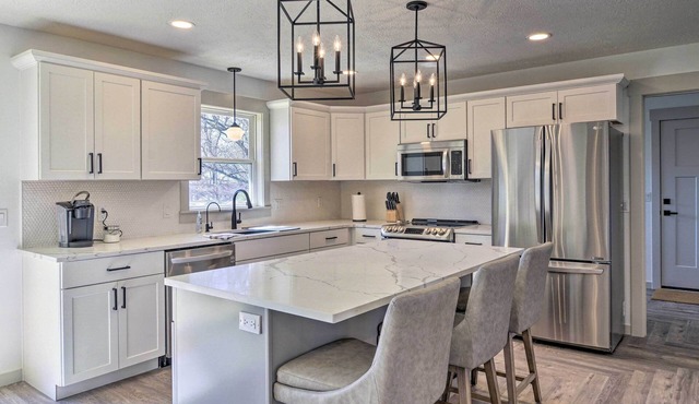 Retreat w/Deck ~ 9 Mi to Downtown Springfield