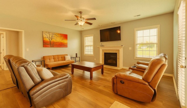 Retreat W/Garage Near Beech Bend and NCM