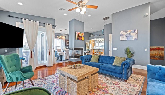Retreat with Breathtaking Sunrises & Sunsets-Pool-Hot tub-Elevator