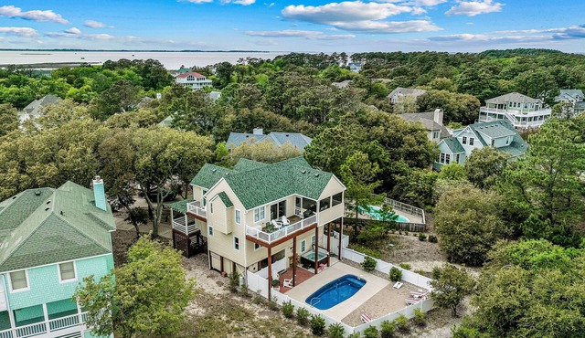 Retreat with private pool, hot tub-close to beach!