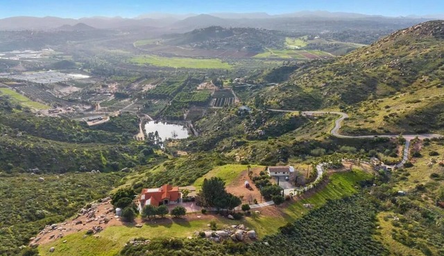 Retreat with stunning views: breathtaking, peaceful and soul healing