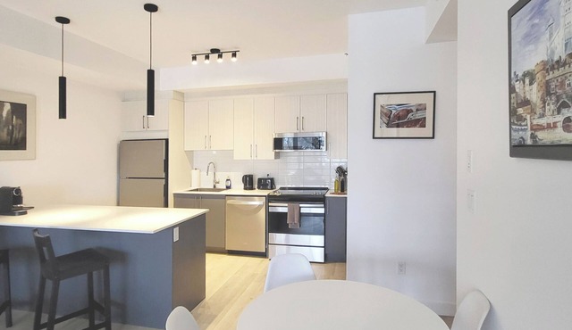 Retro 1 bedroom apartment with in unit laundry, river view and balcony