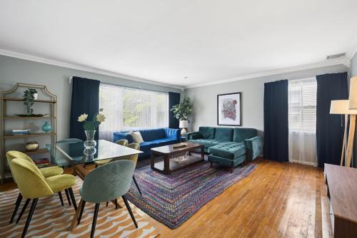 Retro 3BR Walkup Apt and Shared Yard and Parking