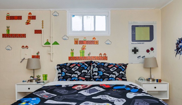 Retro-90s Theme|Movie Projector|Nintendo|Close to Waterfront