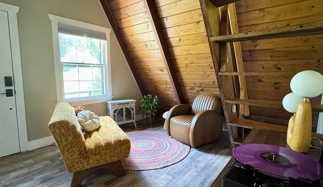 Retro A-Frame Cabin in Fancy Gap minutes from the Blue Ridge Parkway