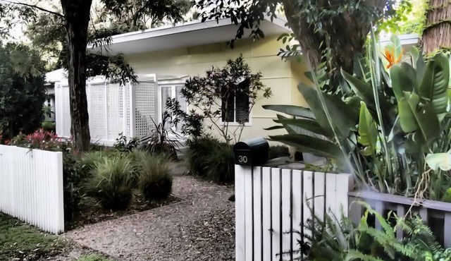 Retro Beach House on Pearl Beach