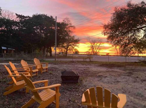 Retro by the Bay Close to Beach Eglin PetFriendly