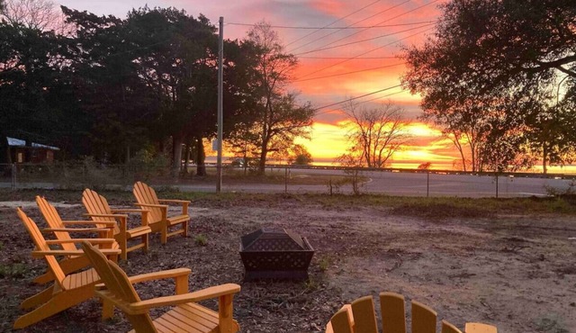 Retro by the Bay Close to Beach Eglin PetFriendly