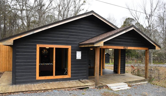 Retro Camper. A cozy stay in the country near Caney and Chatham Lakes