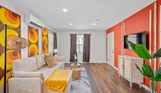 Retro-Chic 1BR w/King Bed & Prime Location