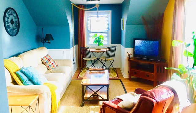 Retro-Chic Urban Oasis