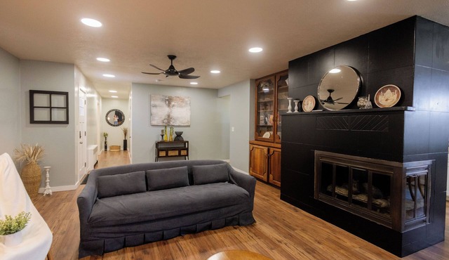 Retro, Cozy, and Vintage Home with Games, AC, and Wifi