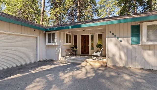 Retro Family Cabin in Twain Harte | AC & Bunk Room