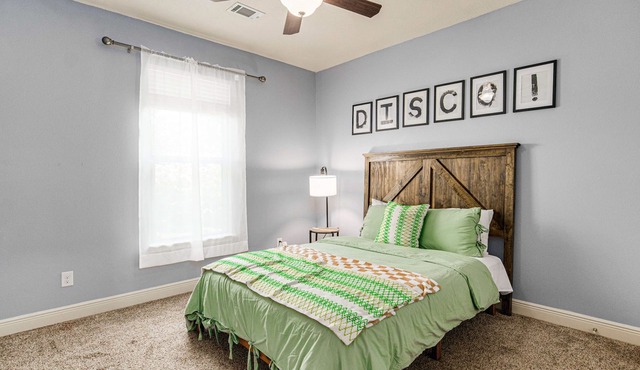 Retro Haven: Beach Fun & Family Home