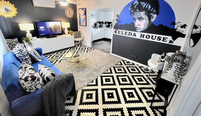 Retro Hidden Gem 10 mins to Wineries