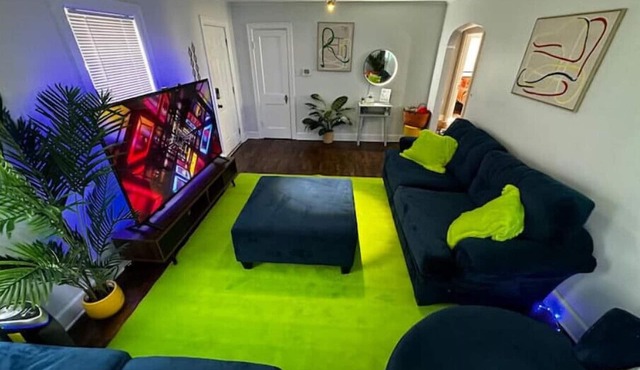 Retro Home Near Horse Park and Ark, Pet Friendly