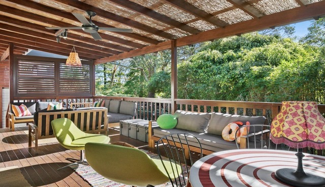 Retro inpsired house just 100m to beach