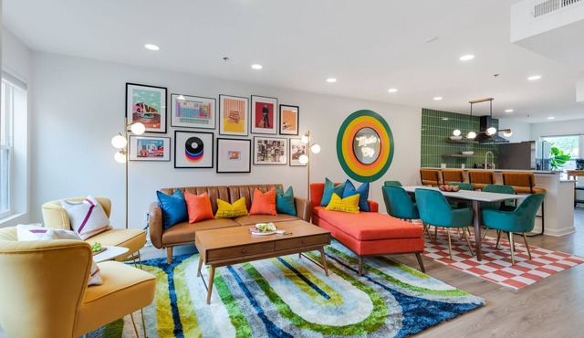 Retro Jams Condo - 9 Min Walk to Broadway!