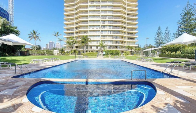 Retro Main Beach Hidden Gem with Waterfront Views