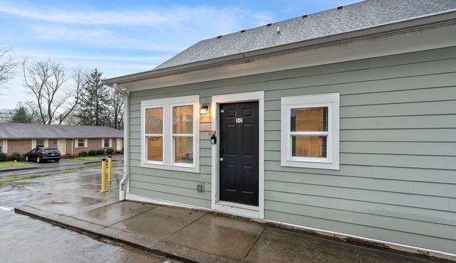 Retro-Modern Getaway King Beds Arcade Machine & Xbox