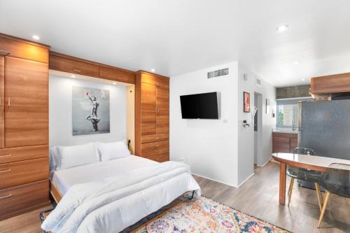 Retro-Modern Hideout in DTPH Walkable, Pool