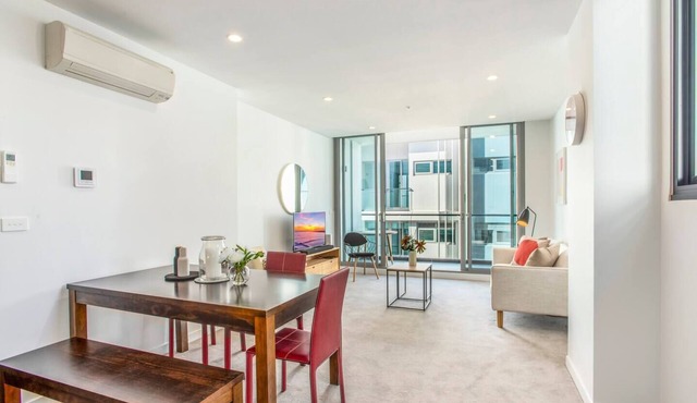 Retro Modern with Pool near Westfield Doncaster