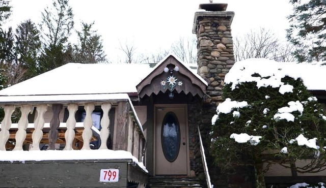 Retro Mountain Chalet at forestHaus