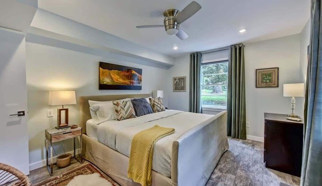 Retro Myers Park 1BR King Condo | Queens Rd