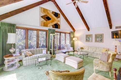 Retro Ohio Home on 1-Acre Property