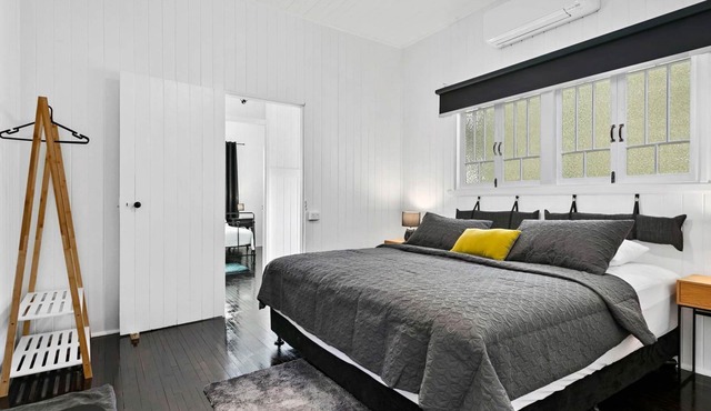 Retro on walker Holiday Rental - CoastHM