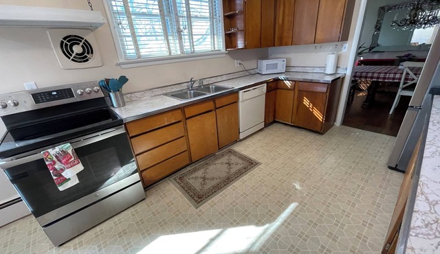 Retro Ranch House Retreat - Yard, Parking & Easy Philly Access